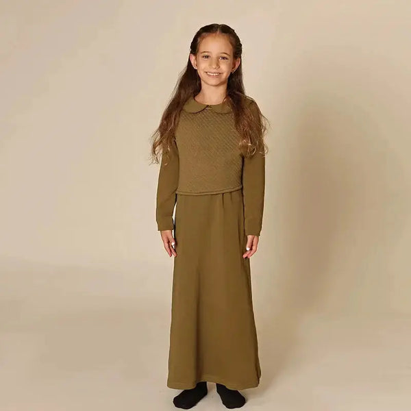 Little lady wearing a quilted Shabbos lounge set, cozy matching sister outfit for relaxed Shabbat at home.