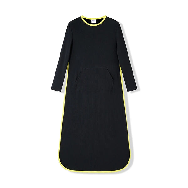 Lady - Pregnant Mom's Yellow-edged Nightgown