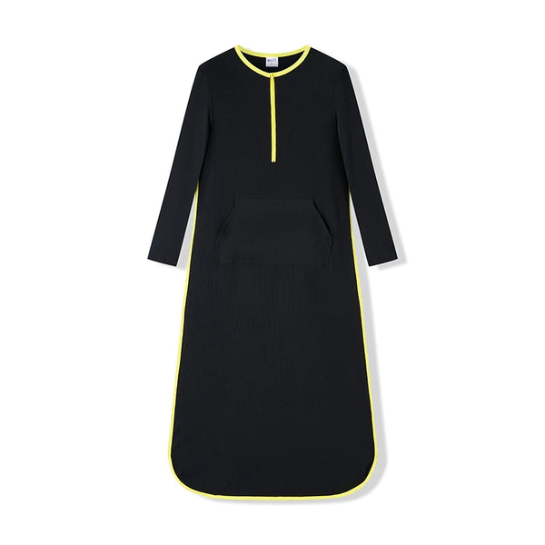 Lady - Pregnant Mom's Yellow-edged Nightgown